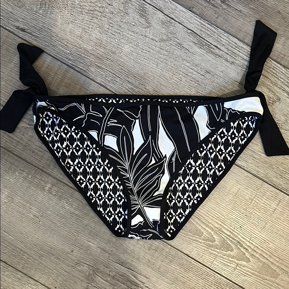 Tommy Bahama Black and White reversible Bikini Bottom NWT large